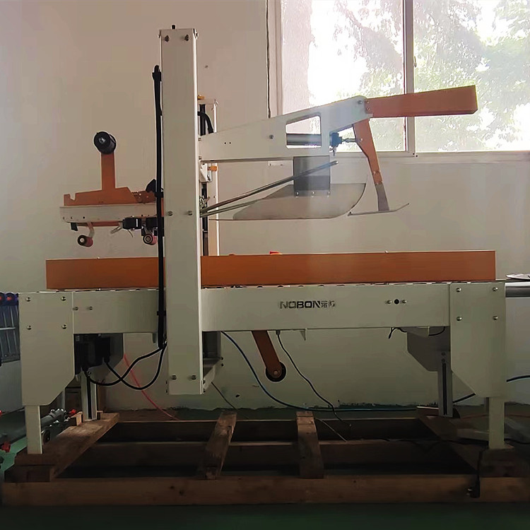     膠帶封箱機廠家哪家好？封箱機機型 價格 質(zhì)量 服務