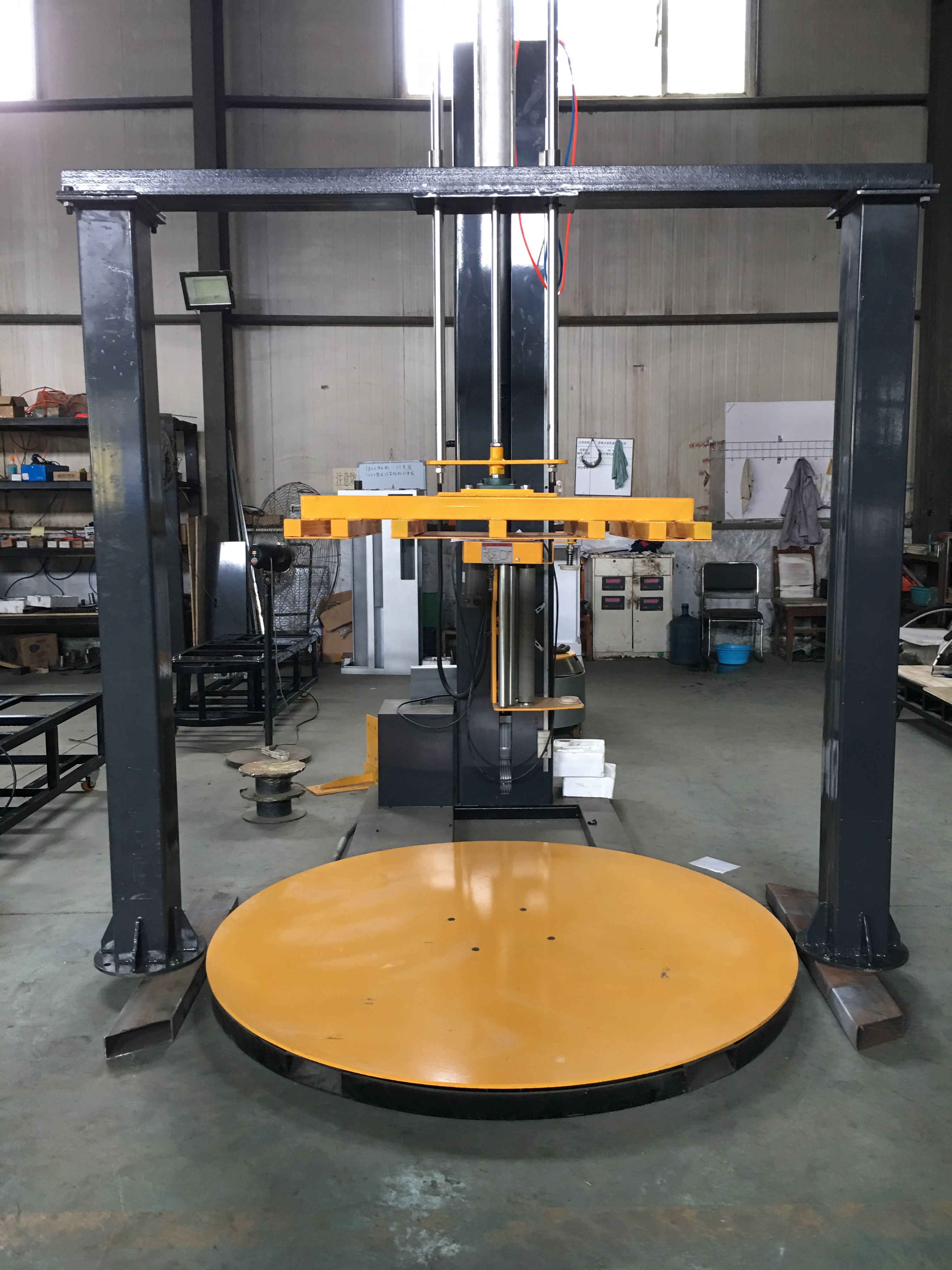 什么情況下需要選擇壓頂纏繞包裝機(jī)。